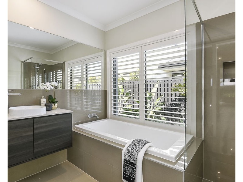 14 Clover Way, Helensvale QLD 4212