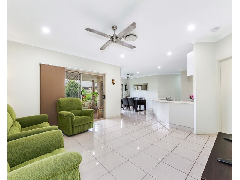 19 Rymera Crescent, Gumdale QLD 4154