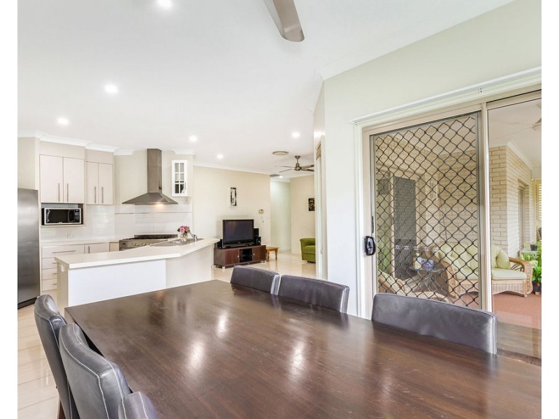 19 Rymera Crescent, Gumdale QLD 4154