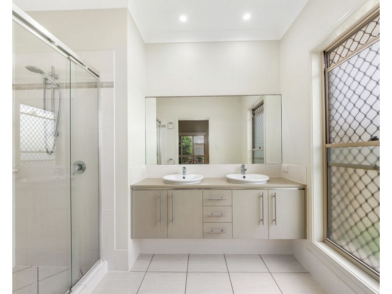 19 Rymera Crescent, Gumdale QLD 4154