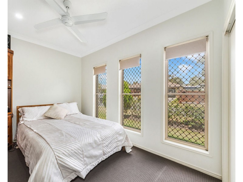 19 Rymera Crescent, Gumdale QLD 4154