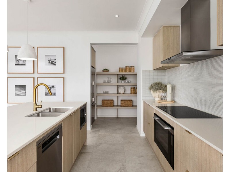 24 Parkway Circuit, Worongary QLD 4213