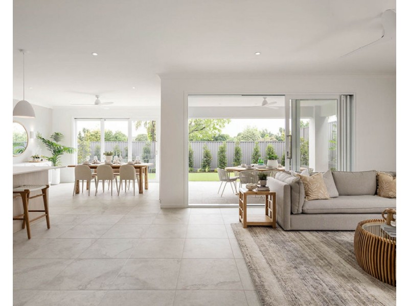 24 Parkway Circuit, Worongary QLD 4213