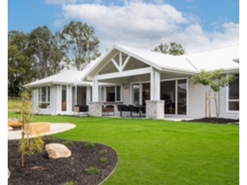 2 Sundew Crescent, Kensington Grove QLD 4341