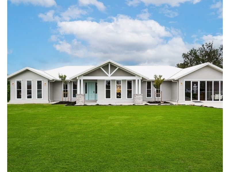 2 Sundew Crescent, Kensington Grove QLD 4341
