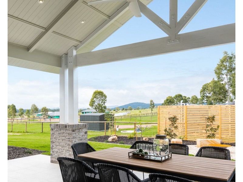 2 Sundew Crescent, Kensington Grove QLD 4341