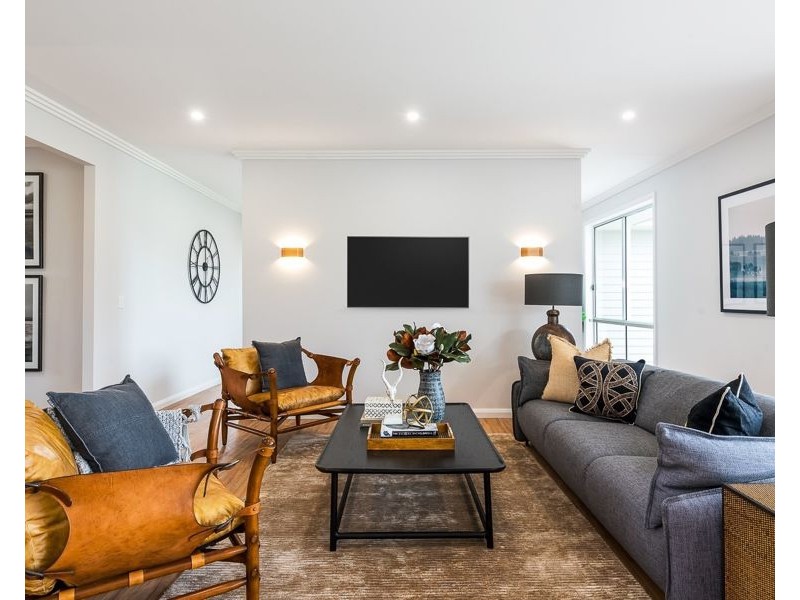 2 Sundew Crescent, Kensington Grove QLD 4341