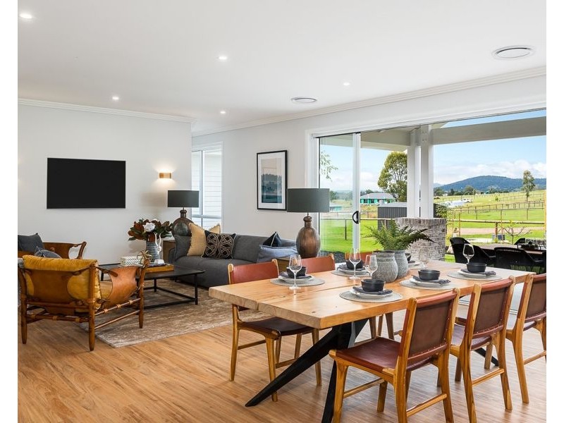 2 Sundew Crescent, Kensington Grove QLD 4341
