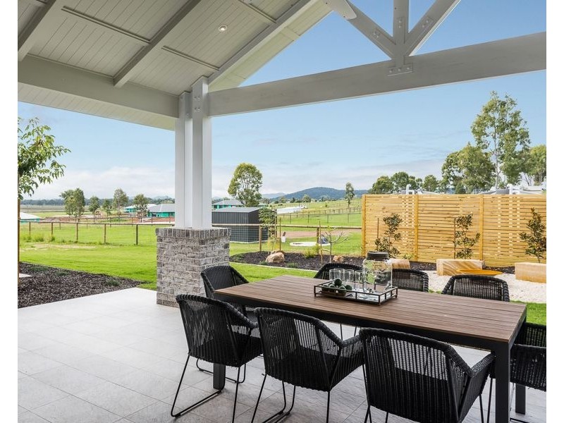 2 Sundew Crescent, Kensington Grove QLD 4341
