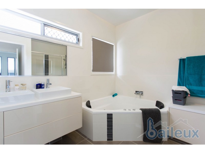 11 Pacific Drive, Blacks Beach QLD 4740