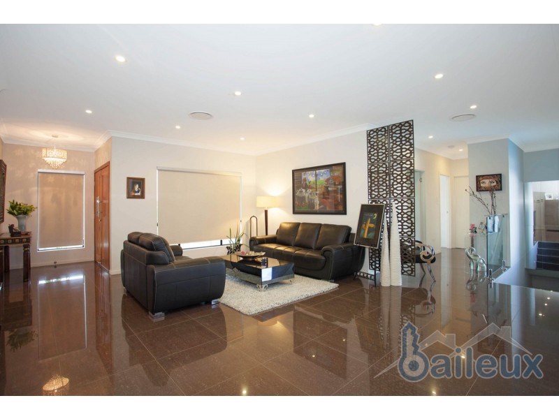11 Roy Court, Glenella QLD 4740