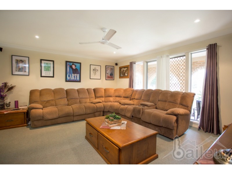 11 Barton Street, West Mackay QLD 4740