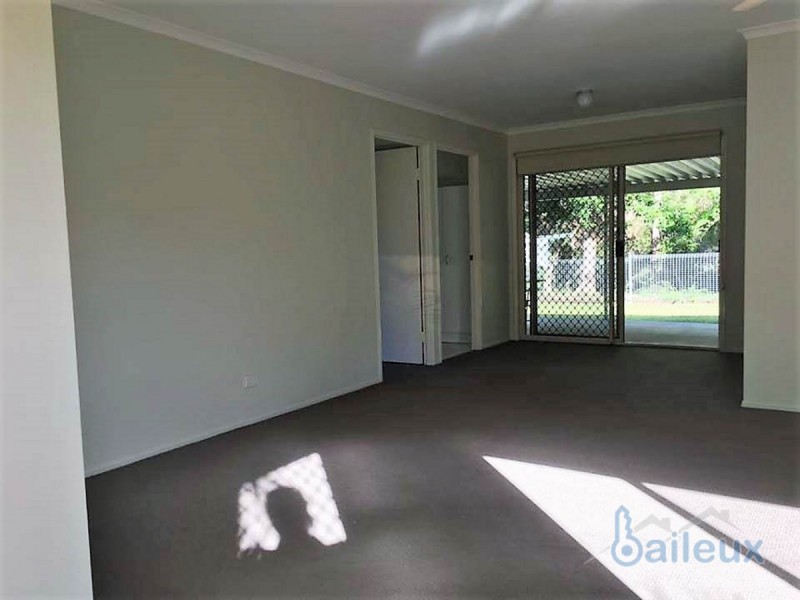 6 Esk Terrace, Cannonvale QLD 4802