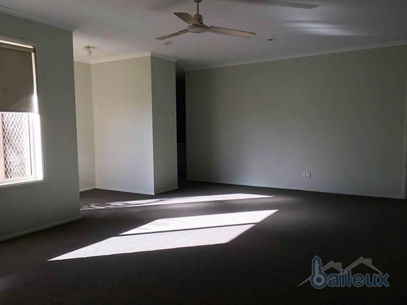 6 Esk Terrace, Cannonvale QLD 4802