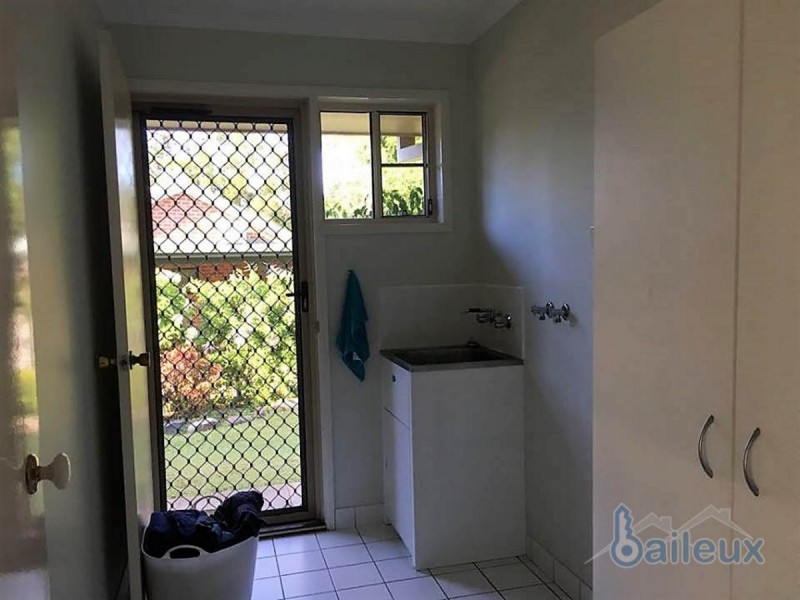 6 Esk Terrace, Cannonvale QLD 4802
