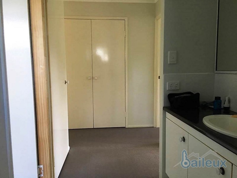 6 Esk Terrace, Cannonvale QLD 4802