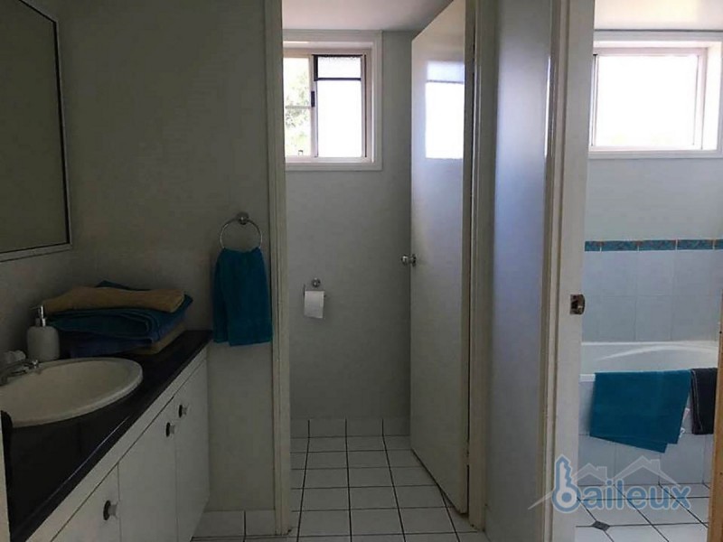 6 Esk Terrace, Cannonvale QLD 4802