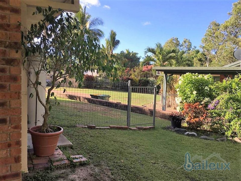 6 Esk Terrace, Cannonvale QLD 4802