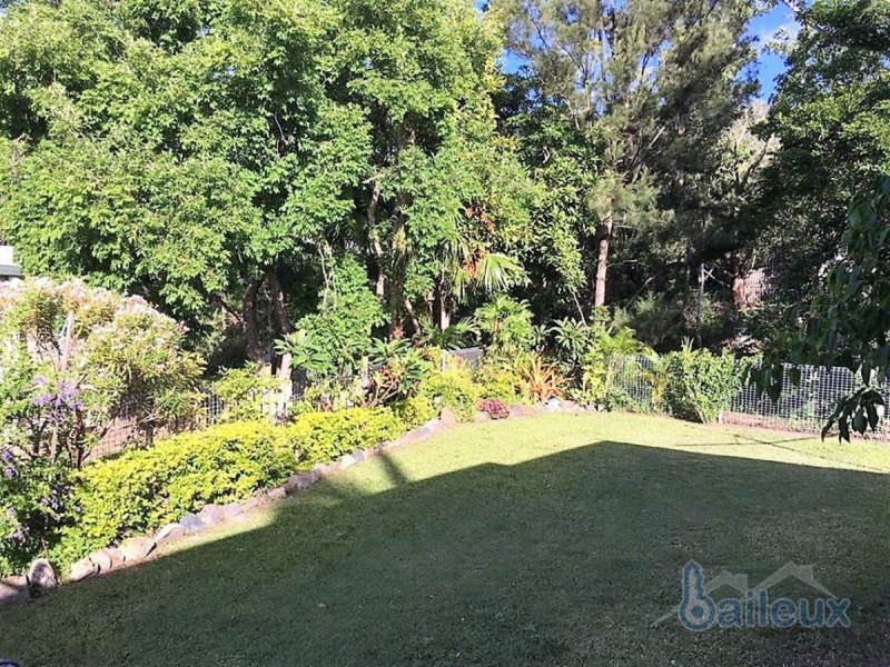 6 Esk Terrace, Cannonvale QLD 4802