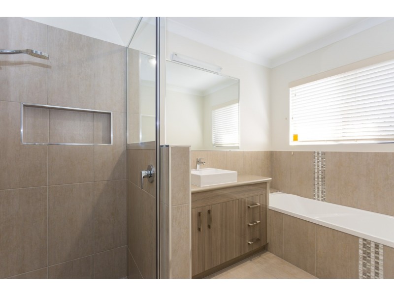 18 Amara Street, Rural View QLD 4740
