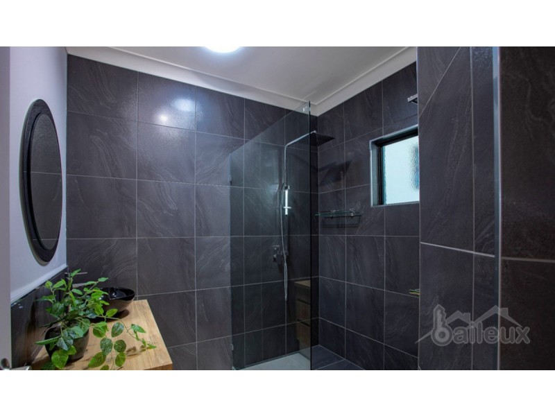 6 Polly Crescent, Richmond QLD 4740