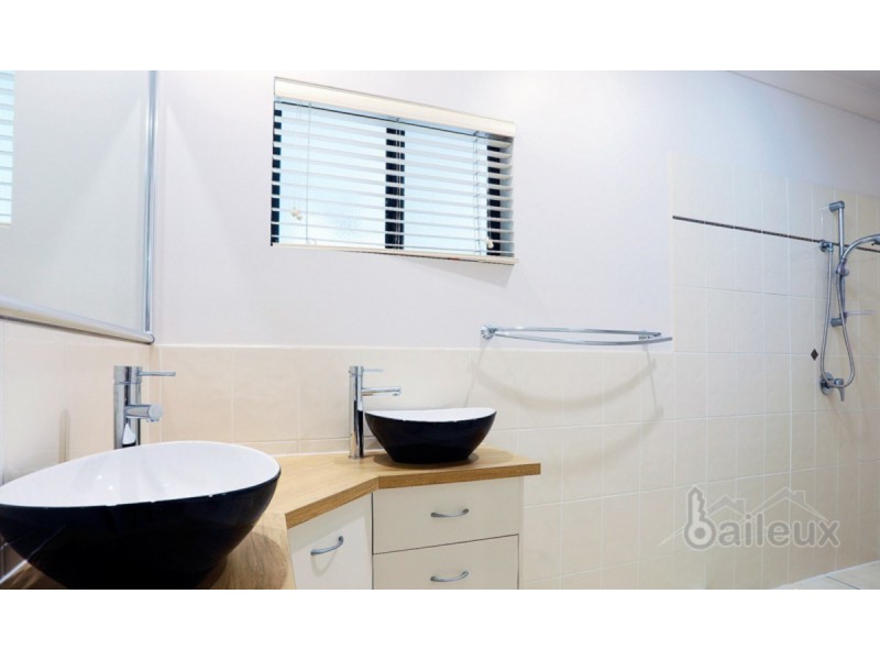 6 Polly Crescent, Richmond QLD 4740