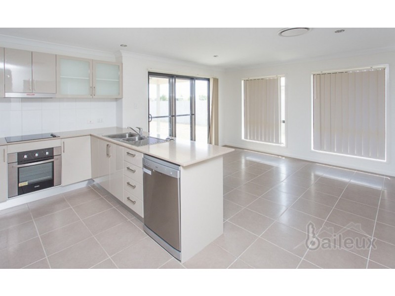17 Elizabeth Street, Mirani QLD 4754