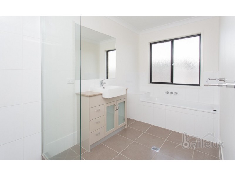 17 Elizabeth Street, Mirani QLD 4754