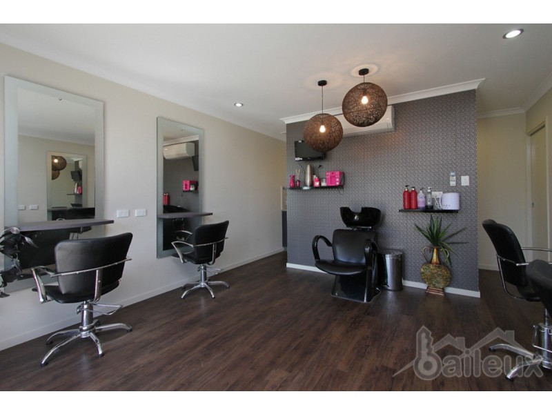 59 Beach Road, Dolphin Heads QLD 4740