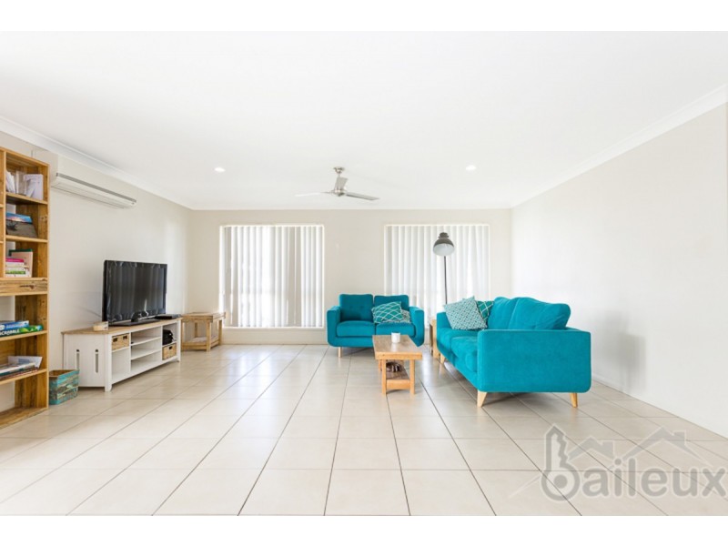 1/8 Galleon Circuit, Bucasia QLD 4750