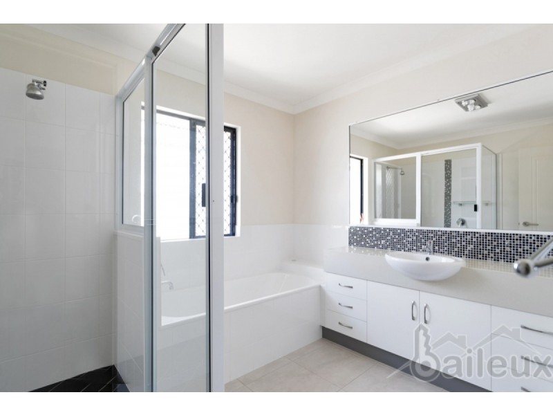 3 Bensara Drive, Beaconsfield QLD 4740