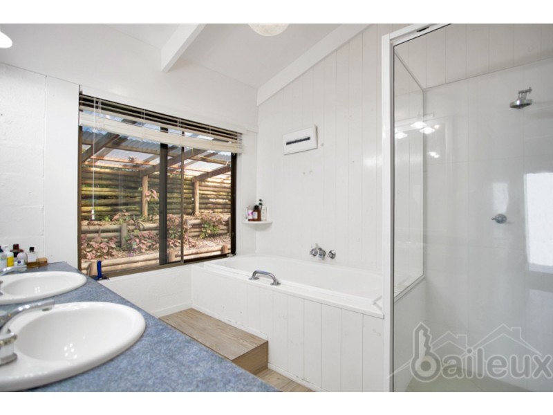 30 Ian wood Drive, Dolphin Heads QLD 4740