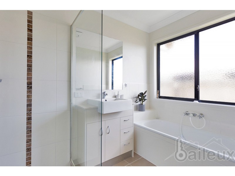 18 Burge Court, Glenella QLD 4740