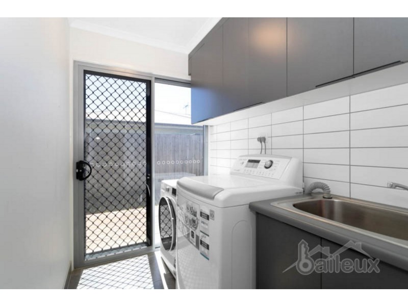 3 Michelle Place, Mirani QLD 4754