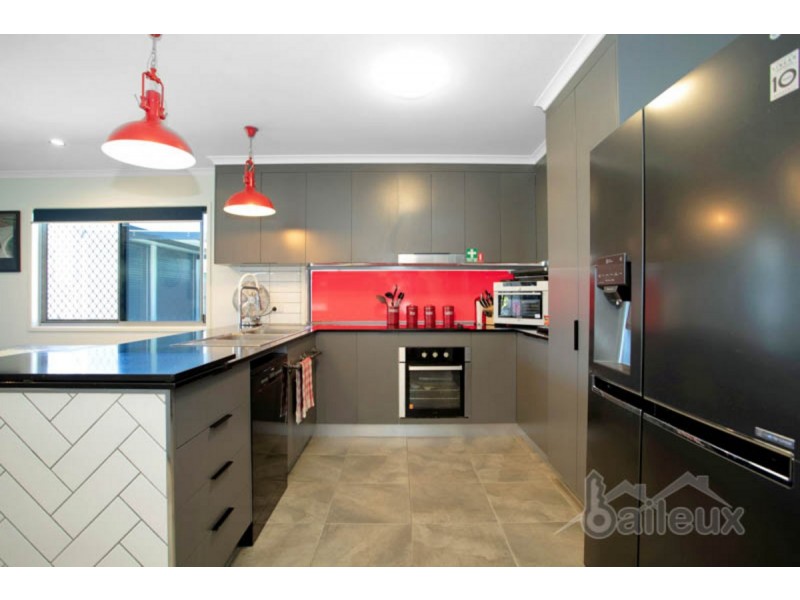 3 Michelle Place, Mirani QLD 4754