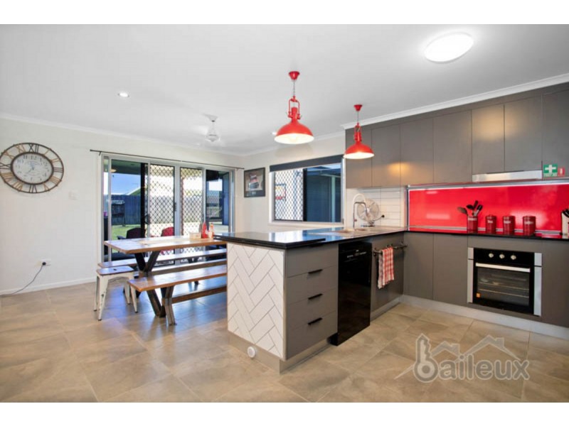 3 Michelle Place, Mirani QLD 4754