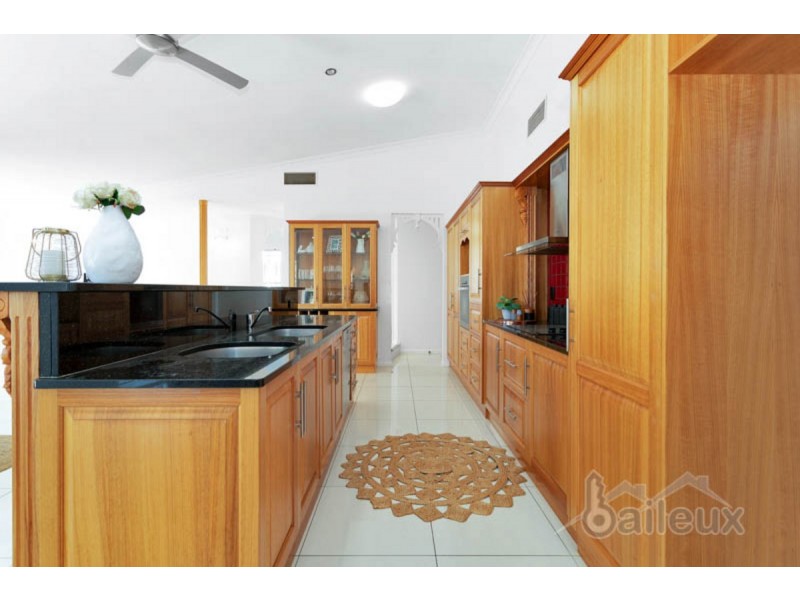 7 Bradman Drive, Glenella QLD 4740