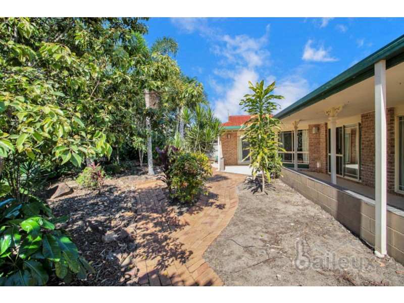 7 Bradman Drive, Glenella QLD 4740
