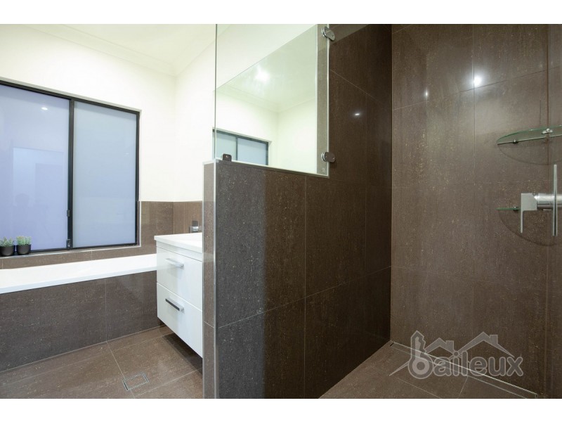 11 Roy Court, Glenella QLD 4740