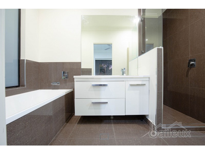 11 Roy Court, Glenella QLD 4740