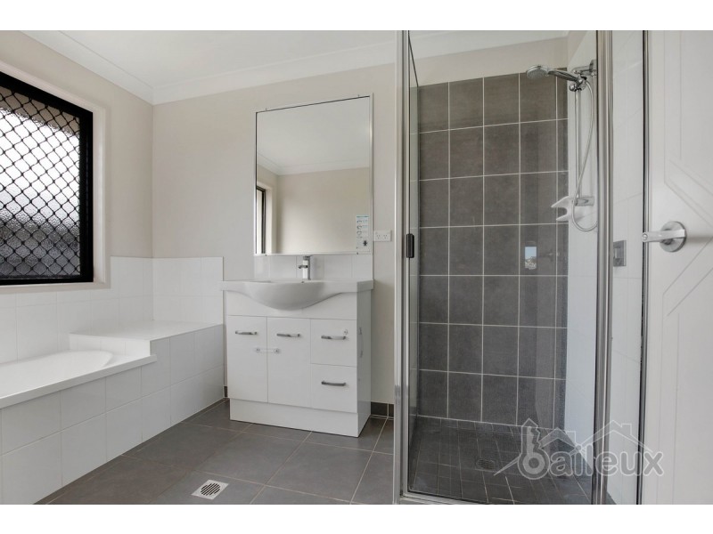 5 Burge Court, Glenella QLD 4740