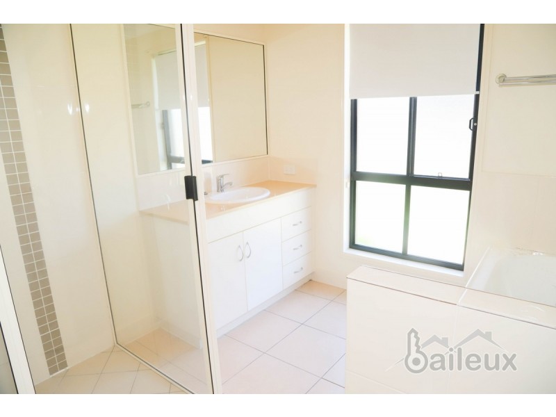 50 Whitehaven Drive, Blacks Beach QLD 4740