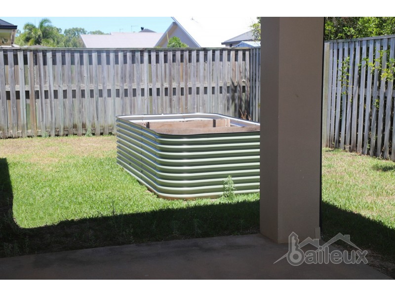 50 Whitehaven Drive, Blacks Beach QLD 4740