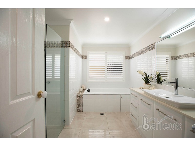 23 Chelsea Crescent, Glenella QLD 4740