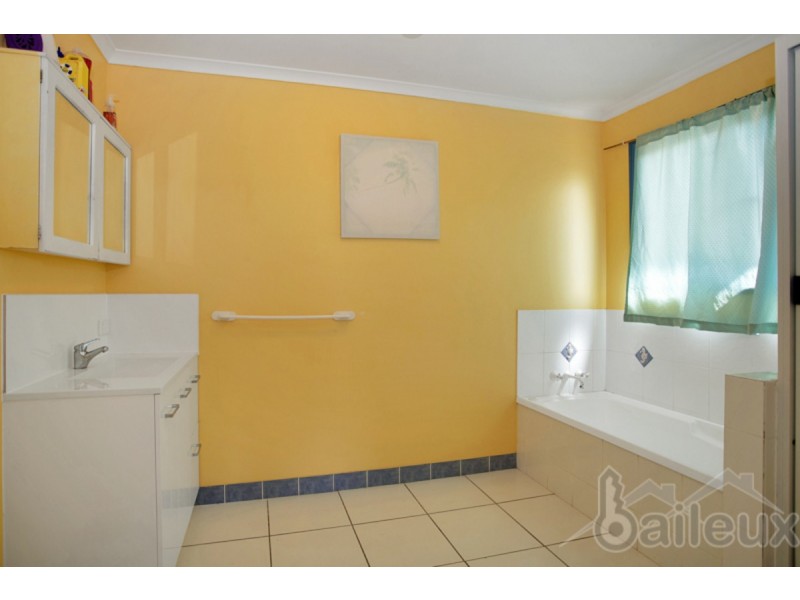 8 Gabrielle Street, Hay Point QLD 4740