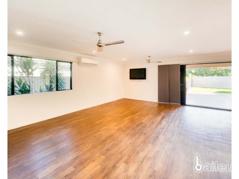 59 Beach Road, Dolphin Heads QLD 4740
