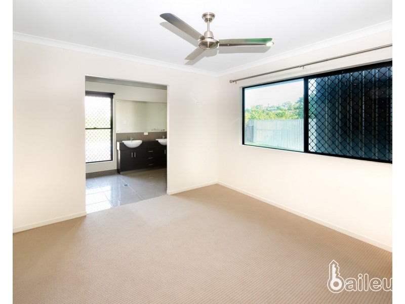 59 Beach Road, Dolphin Heads QLD 4740