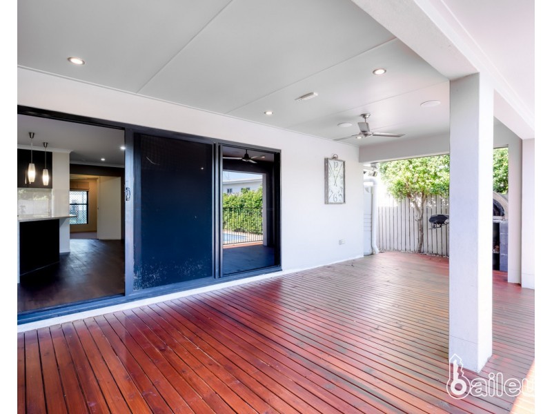 59 Beach Road, Dolphin Heads QLD 4740