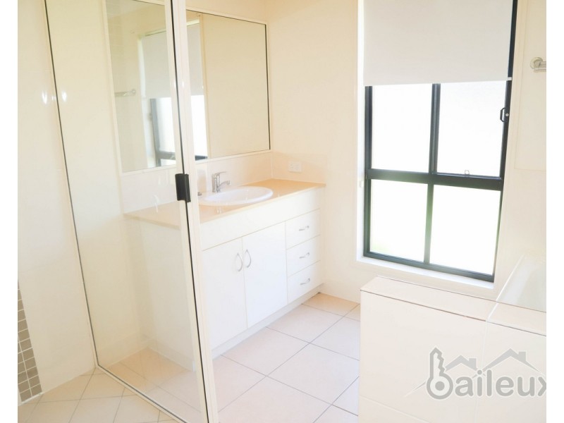 50 Whitehaven Drive, Blacks Beach QLD 4740