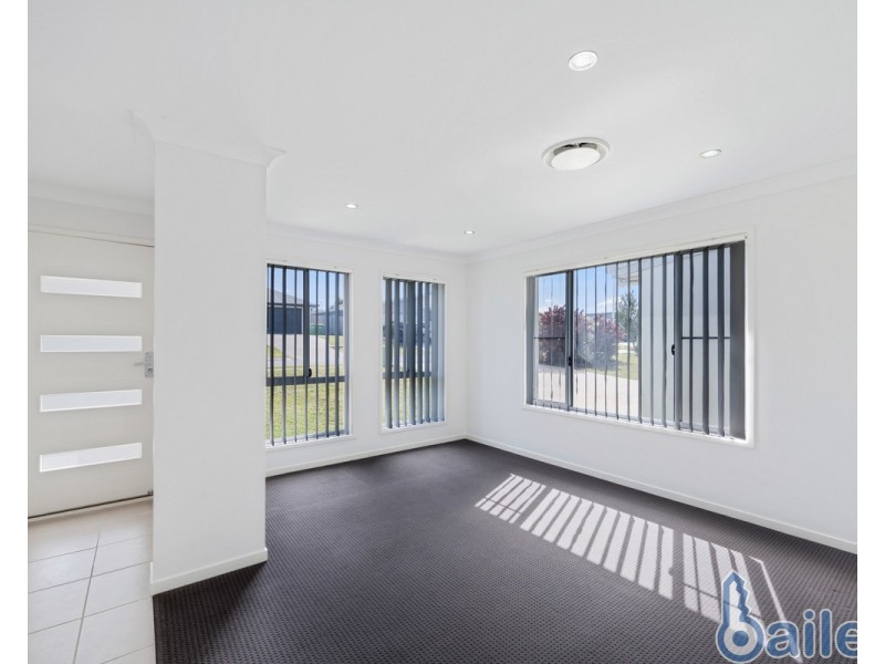 28 Phoenix Crescent, Rural View QLD 4740